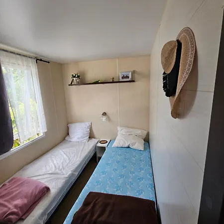 Mobile-home Climatise Dans Avec Piscine Jusqu'a 6 Personnes Hyères